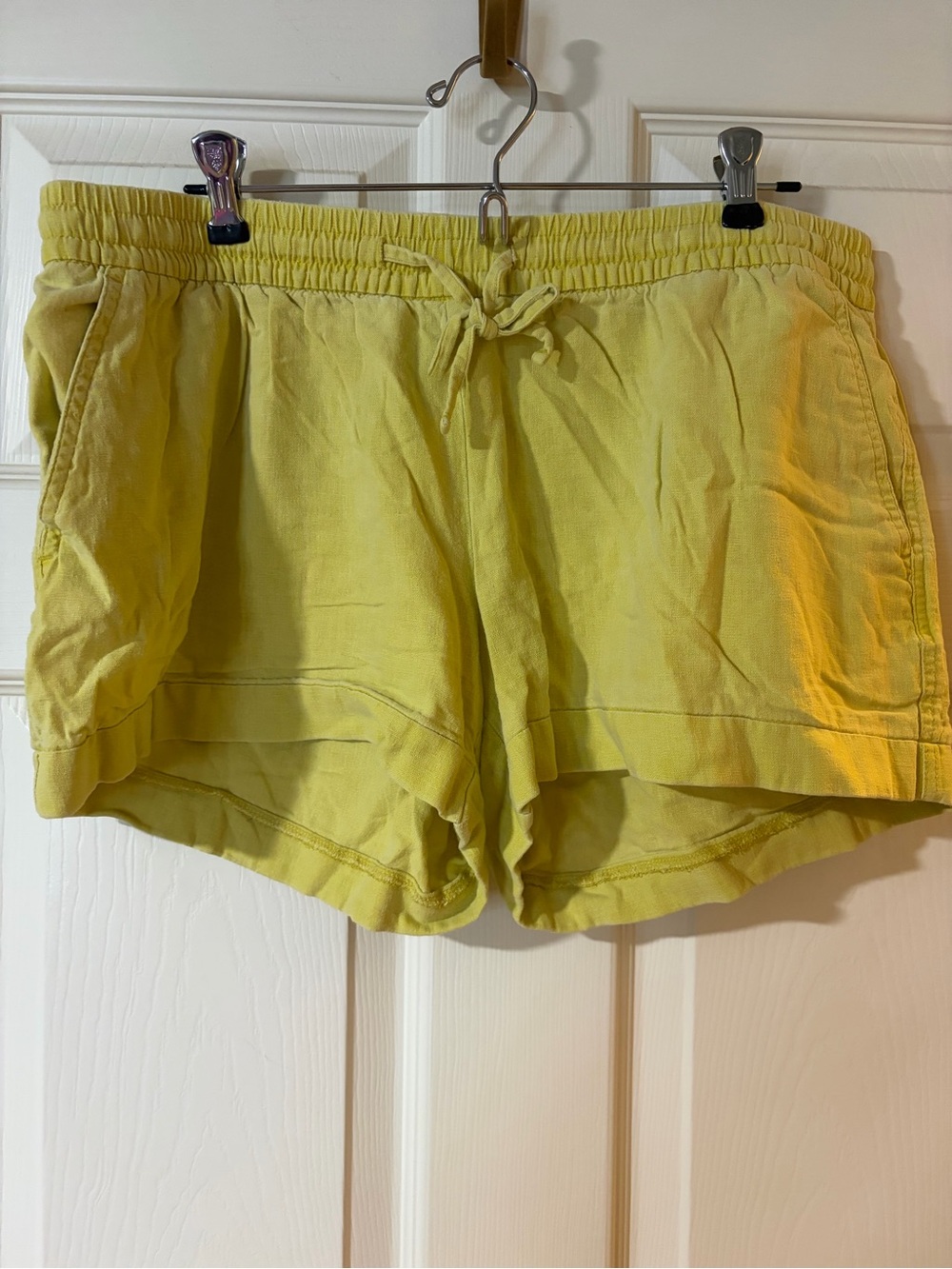 Old Navy Yellow Elastic Waist Rayon/Linen 4 " Shorts, size Large